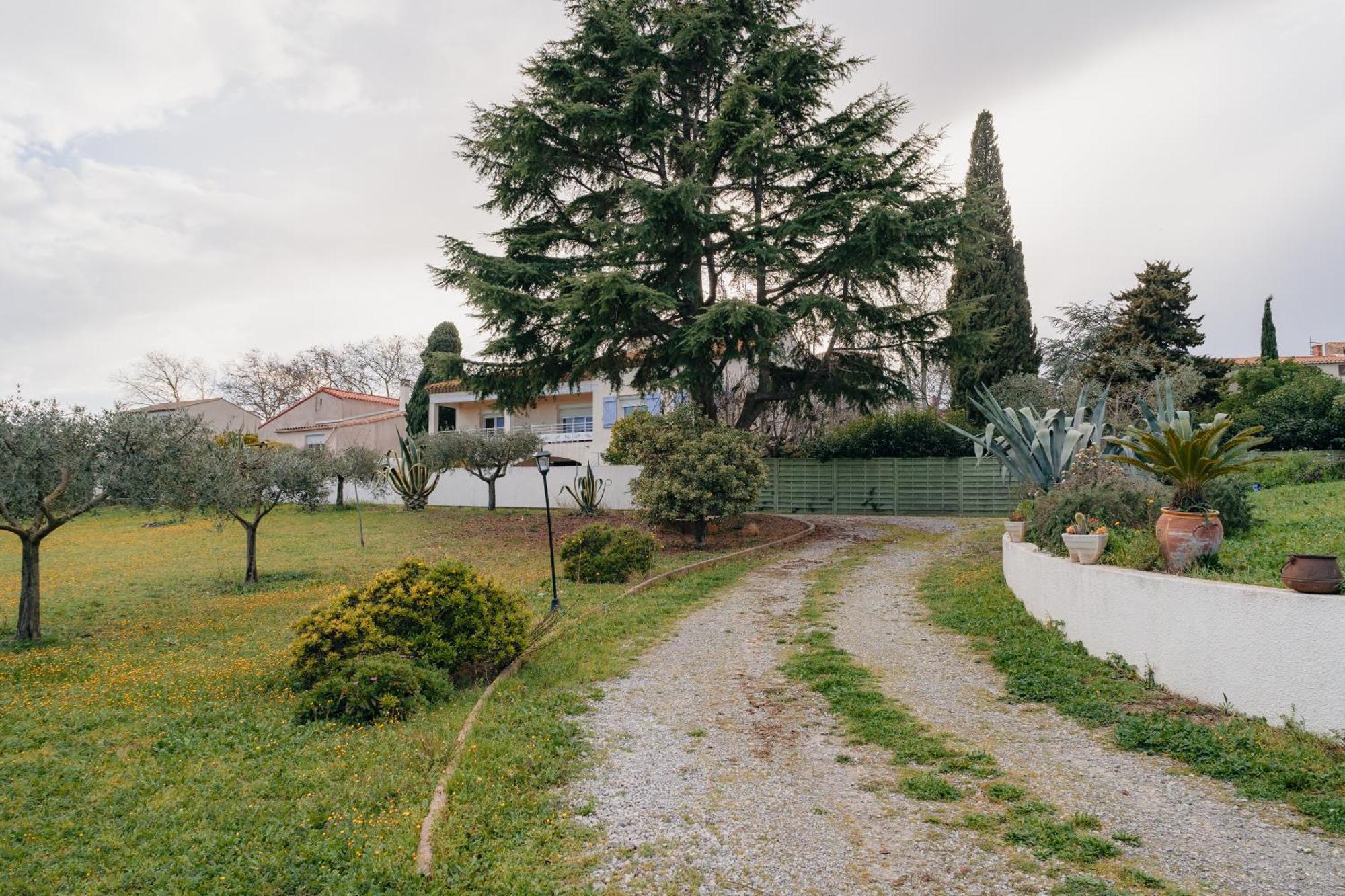 Les Gites De Ginestas Esterno foto